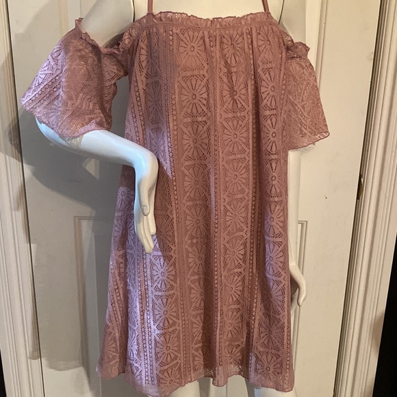 Off Shoulder Lace Shift Dress - Picture 2 of 9